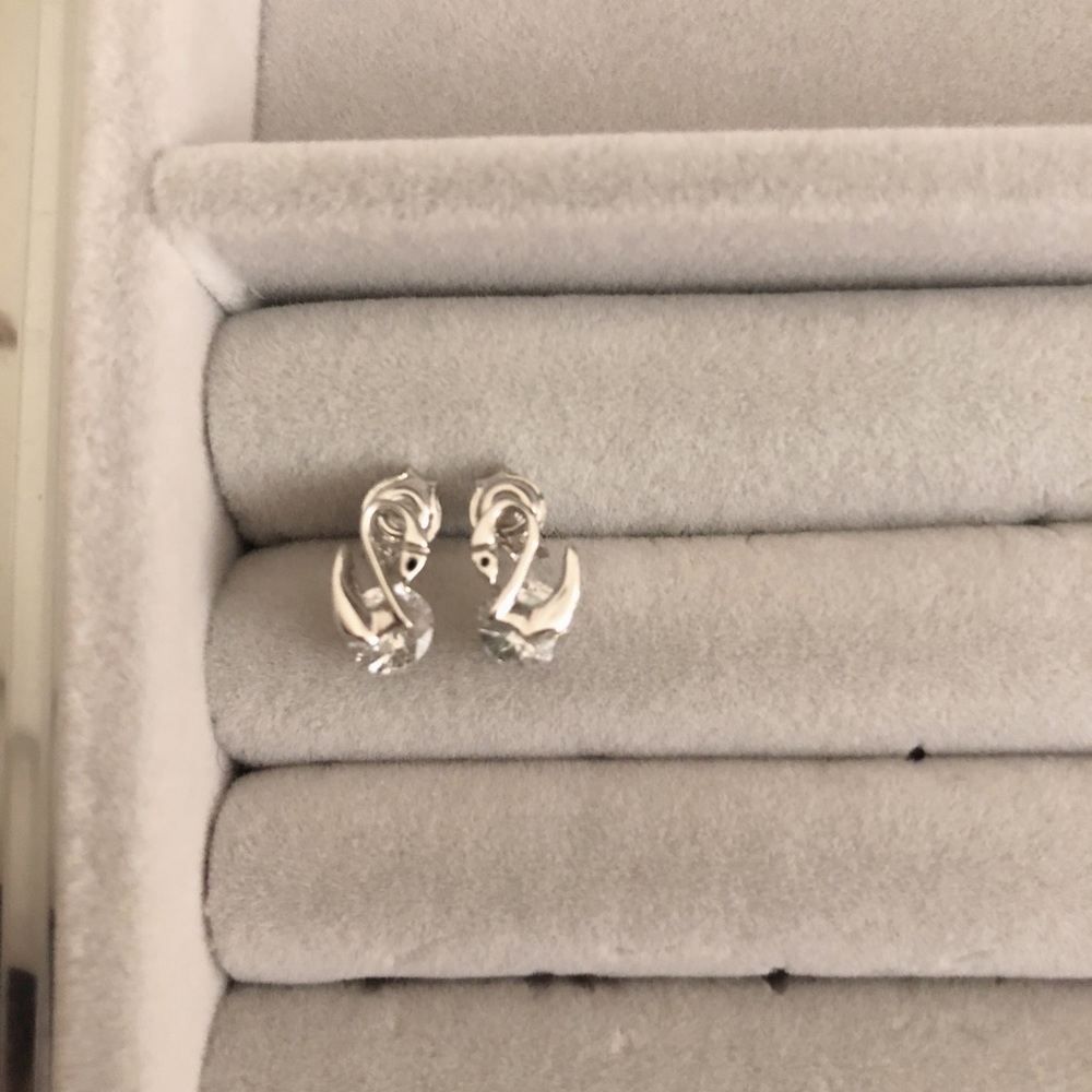 Swan stud earrings